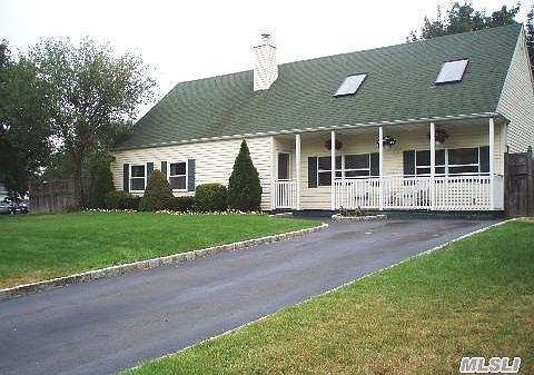 1st image of 19 Silver Pine Dr