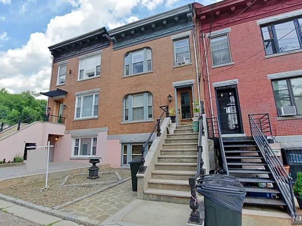27 Russell Ave, Edgewater, NJ 07020