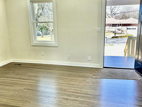 5th image of 2106 McBrien Rd