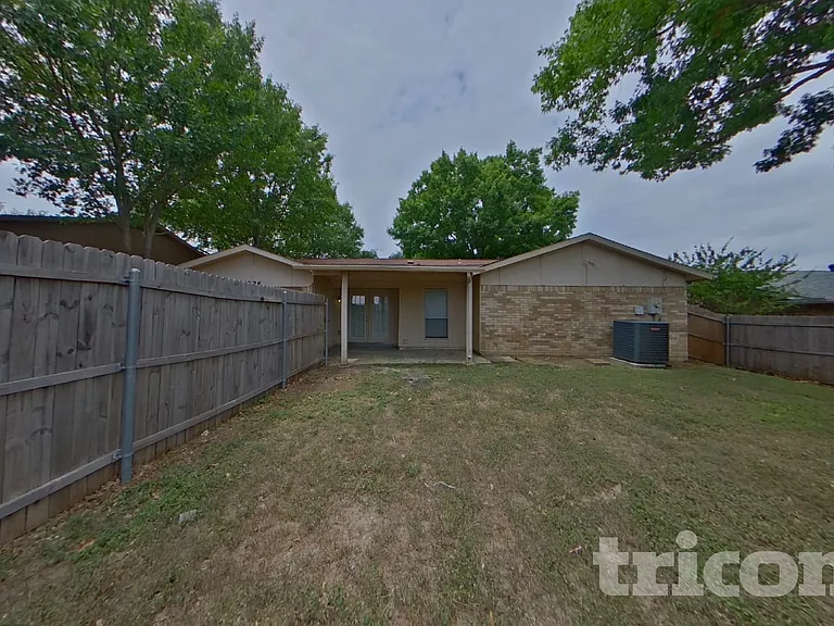 1226 Meadow Creek Dr — Photo 19