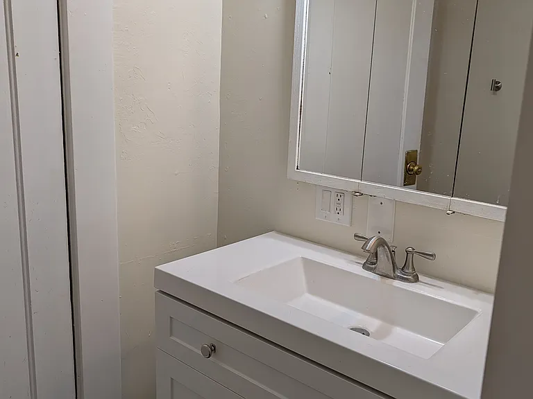 32 N Midland Blvd — Photo 9