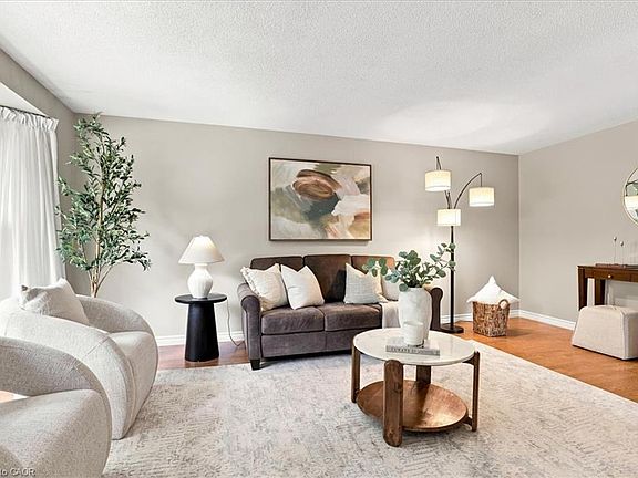 4th image of 327 Grangewood Dr