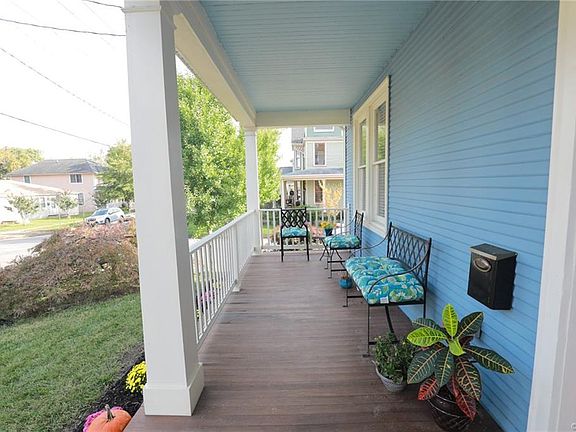 2nd image of 600 W 19th St