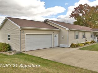 897 Park View Dr, Clio, MI 48420