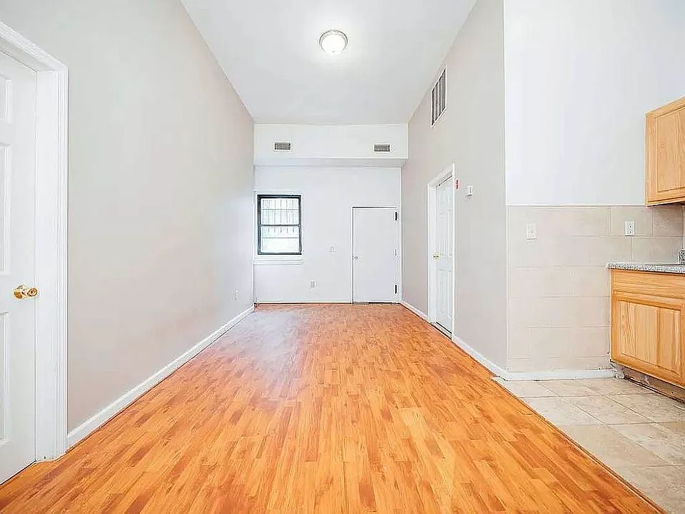 1st image of 924 Fulton St Unit 1B