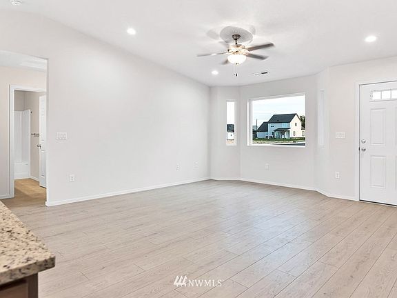 5th image of 725 E Mount Baker St