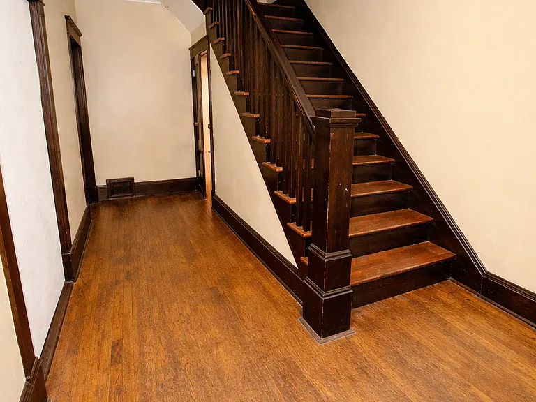 516 2nd St #2 — Photo 3