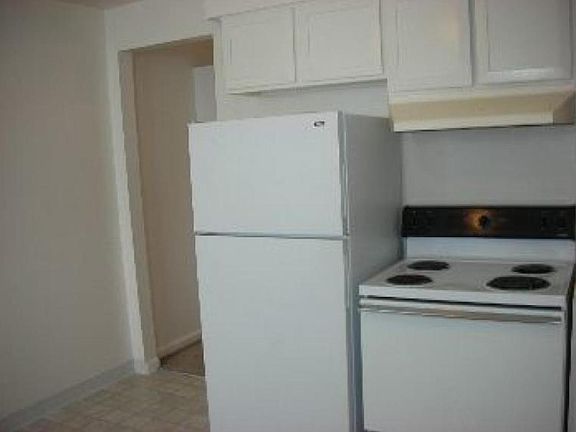 4th image of 704 S Krameria St