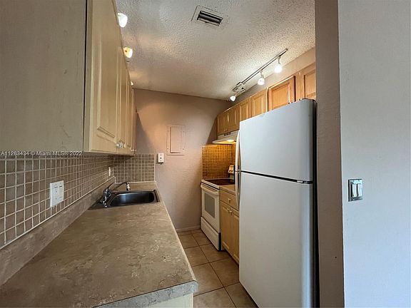 4th image of 8905 NW 28th Dr #17
