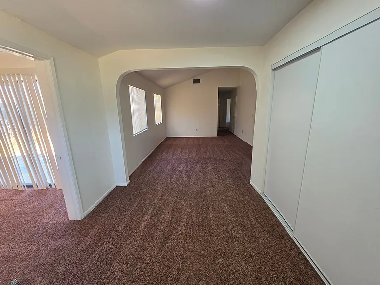 27121 Meridian St — Photo 3