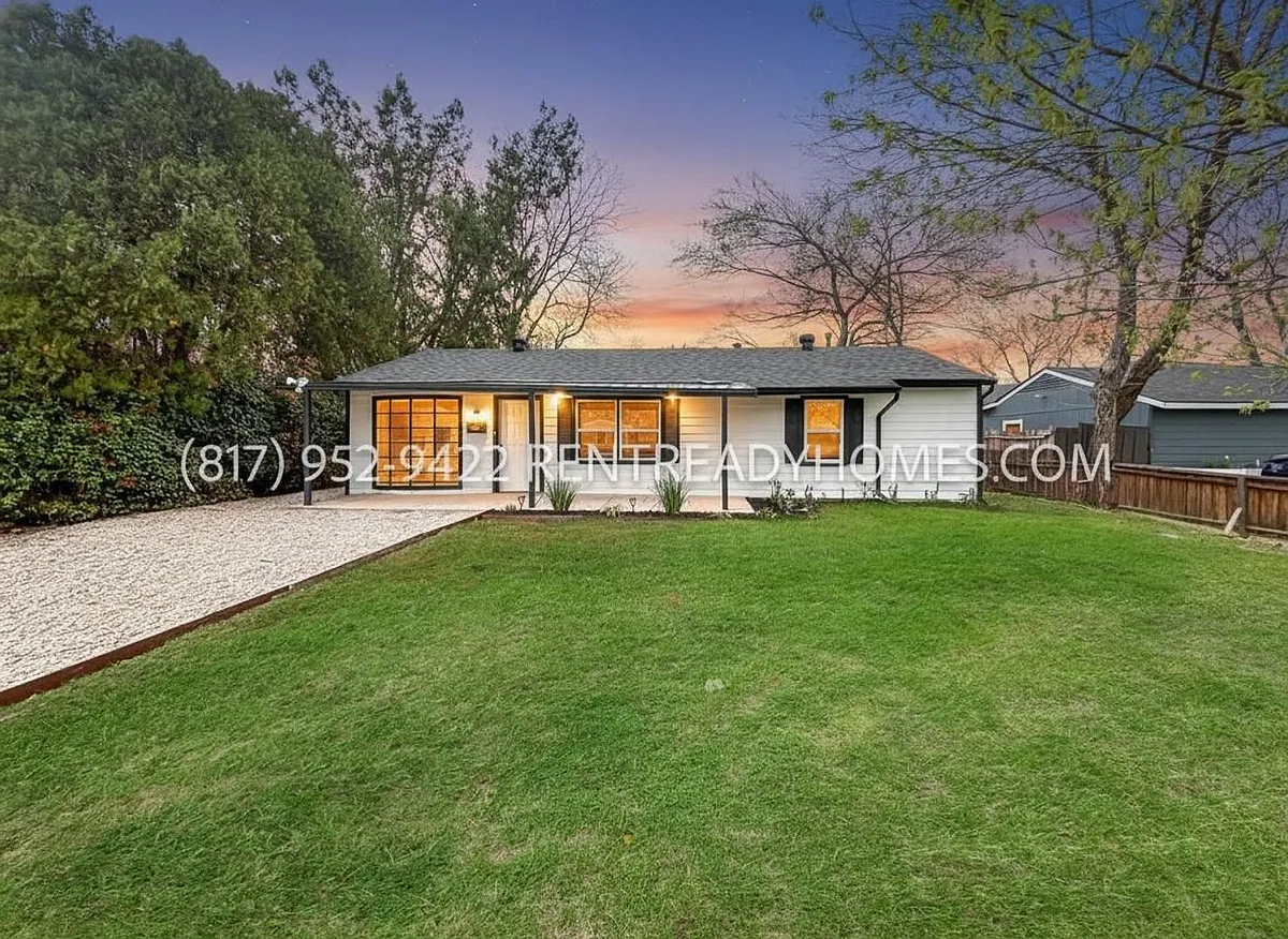 Building Photo - 3835 Basswood Dr