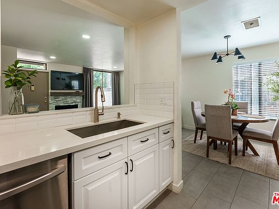 5th image of 9376 Moonbeam Ave Unit 9