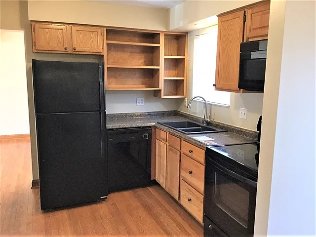 94 Fleming Dr — Photo 3