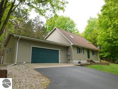 12149 Cabin Ln, Rapid City, MI, 49676