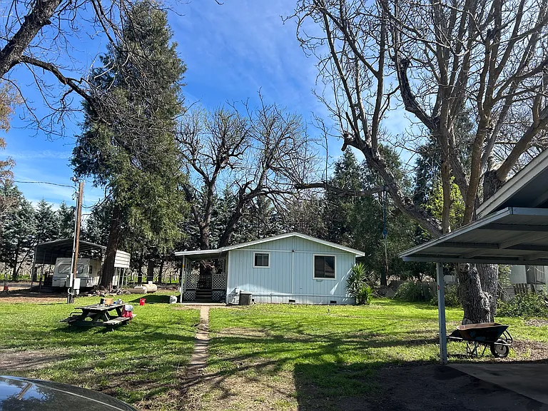 D St — Photo 8