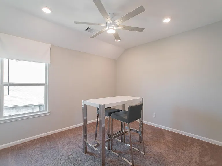 438 Lake Day Dr — Photo 33