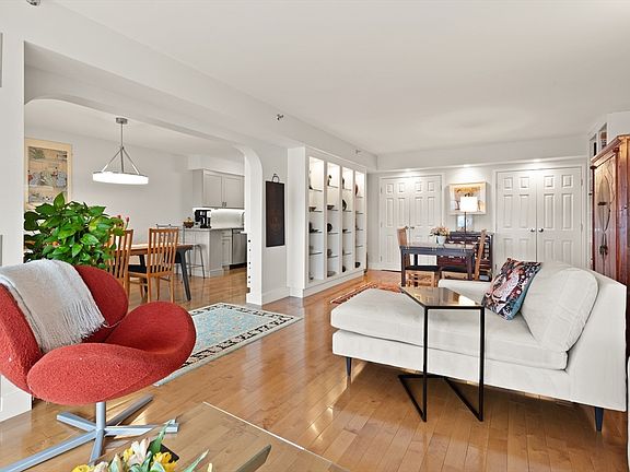 4th image of 250 Hammond Pond Pkwy APT 1503N