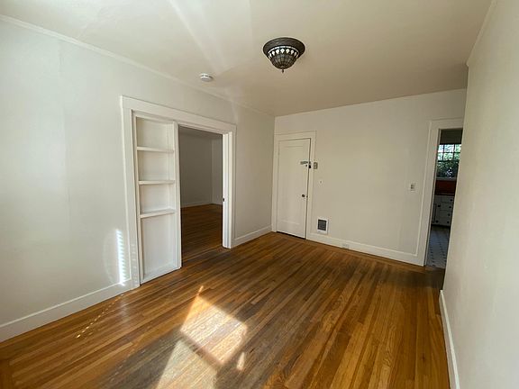 3rd image of 216 Villa Ter APT 1