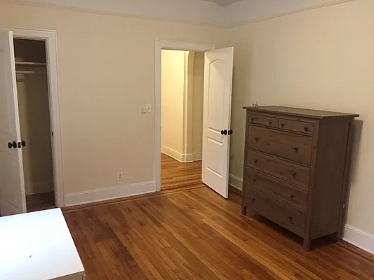 Rented by Metroline Realty | media 19