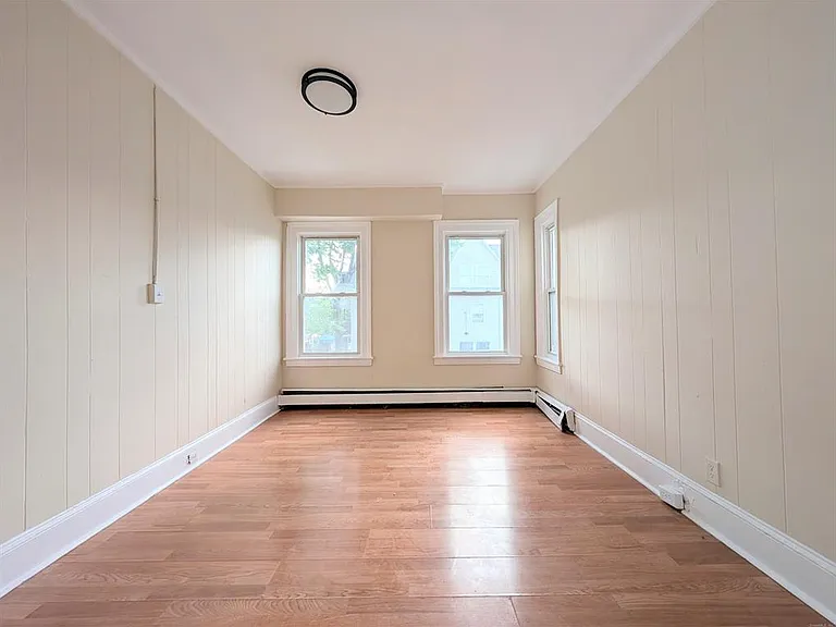 107 Catherine St — Photo 13
