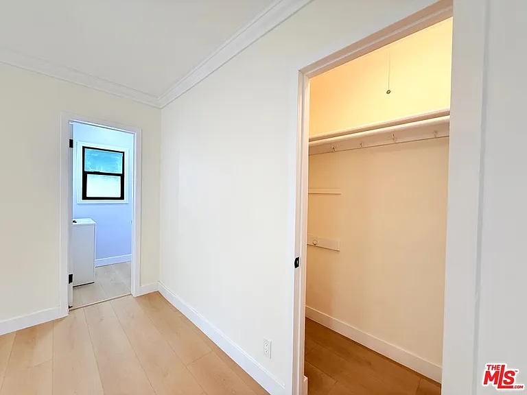 6132 Whitsett Ave — Photo 33