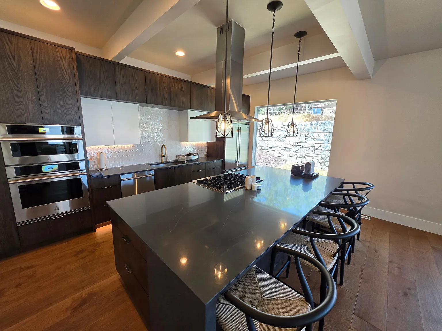 4 bed, 4.5 bath, 4128 sqft, $9,500 — Photo 2