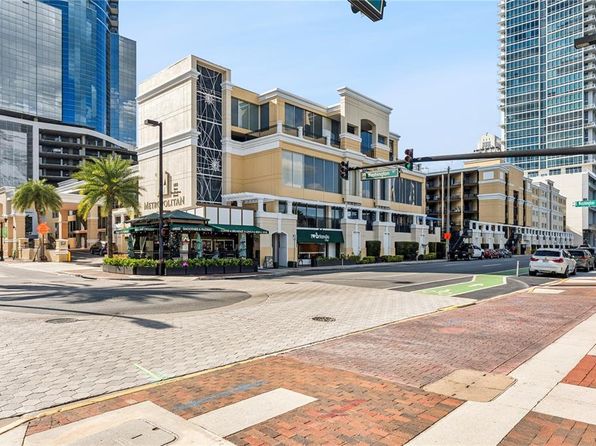 151 E Washington St Penthouse 3A