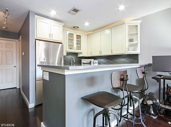 4th image of 608 W Armitage Ave #A-1