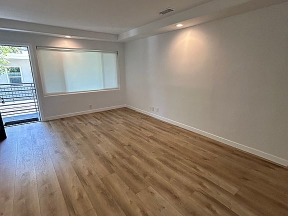3rd image of 1315 N Poinsettia Pl APT 7