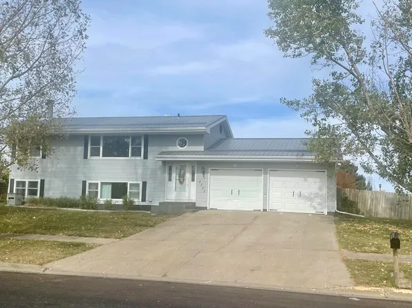 2525 E Pawn St, Pierre, SD 57501