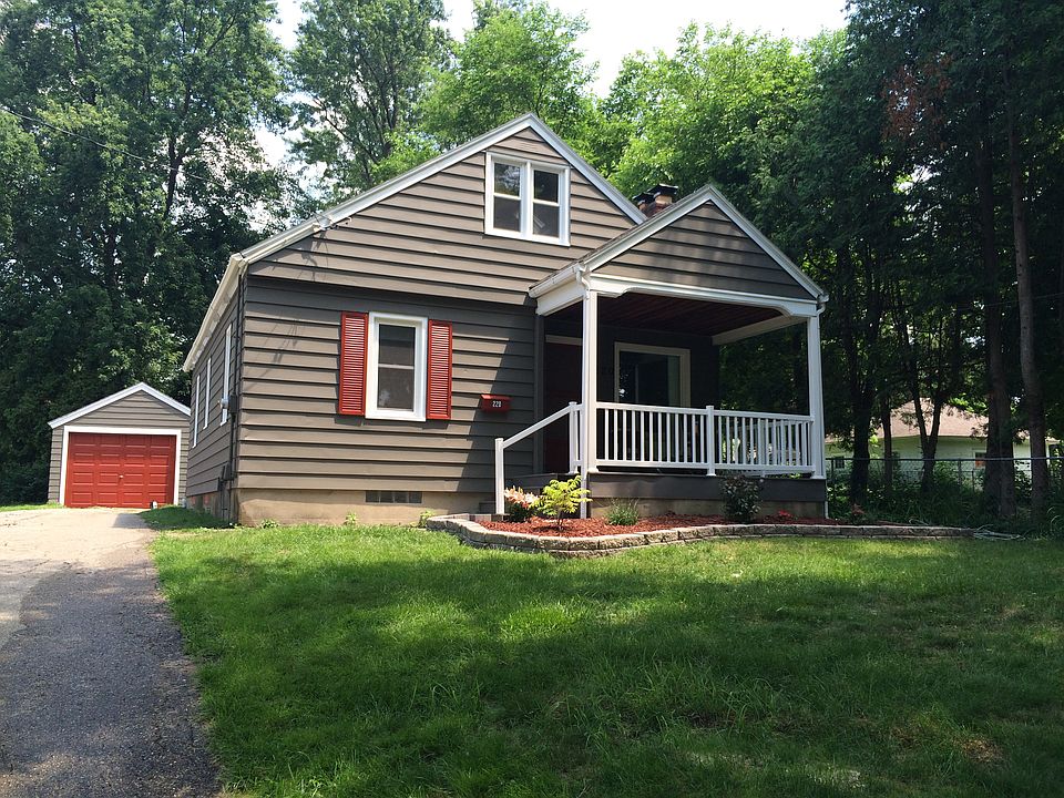2nd image of 220 Holmdene Blvd NE