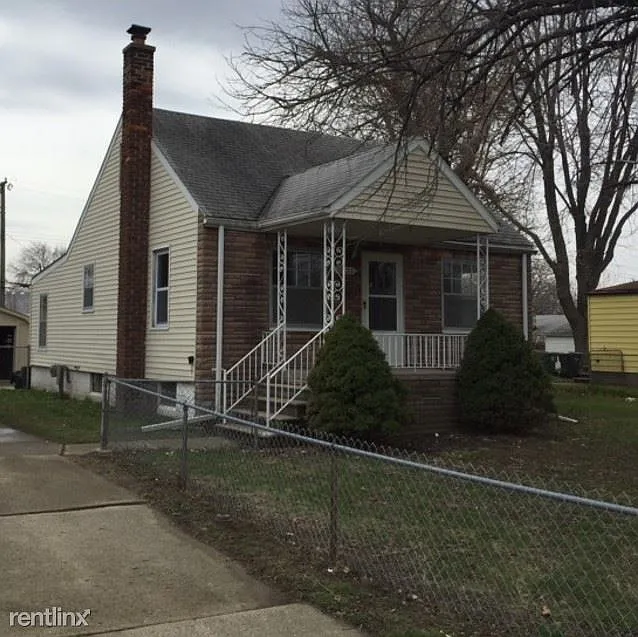 11536 Maxwell Ave photo 1