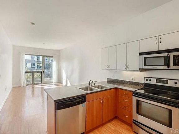 3rd image of 889 E Date St E #308