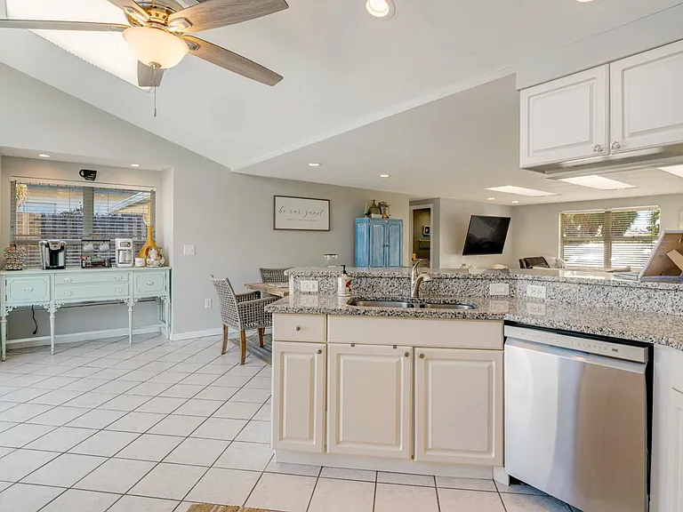339 Avenida De Paradisio — Photo 18