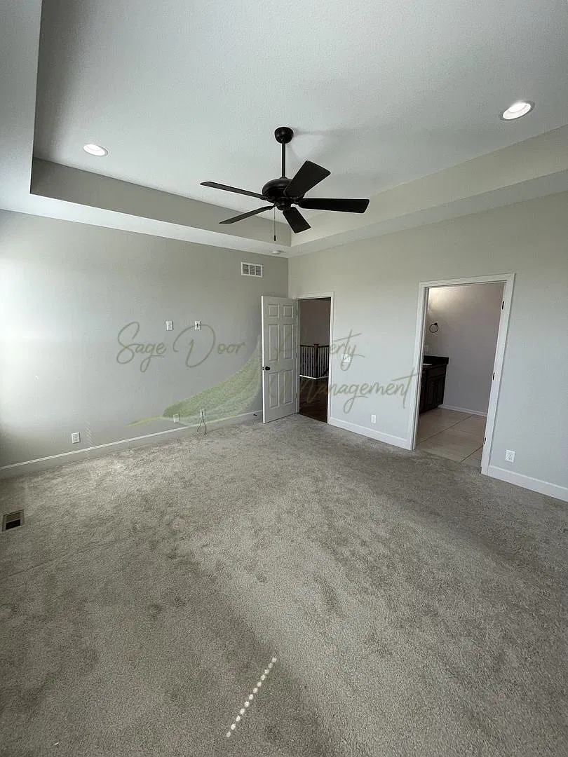 Spacious 4-Bedroom Home with Finished Basement — Photo 4