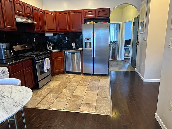 3rd image of 928 Fulton St Unit 3