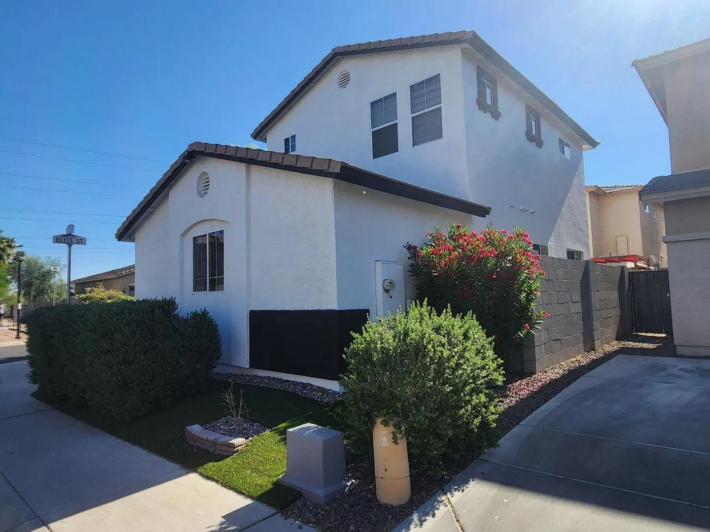 7411 S 27th Pl — Photo 1