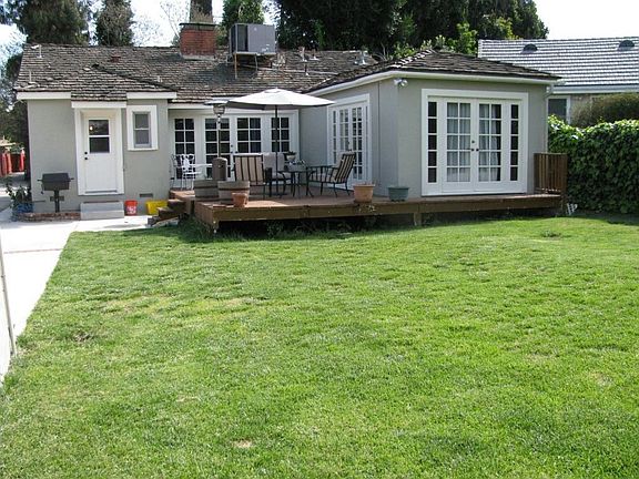 4th image of 22935 Burbank Blvd