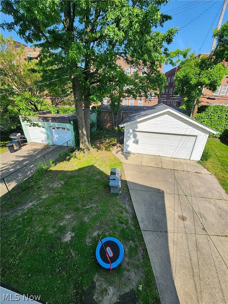 2 bed, 1.0 bath, $1,200 — Photo 3