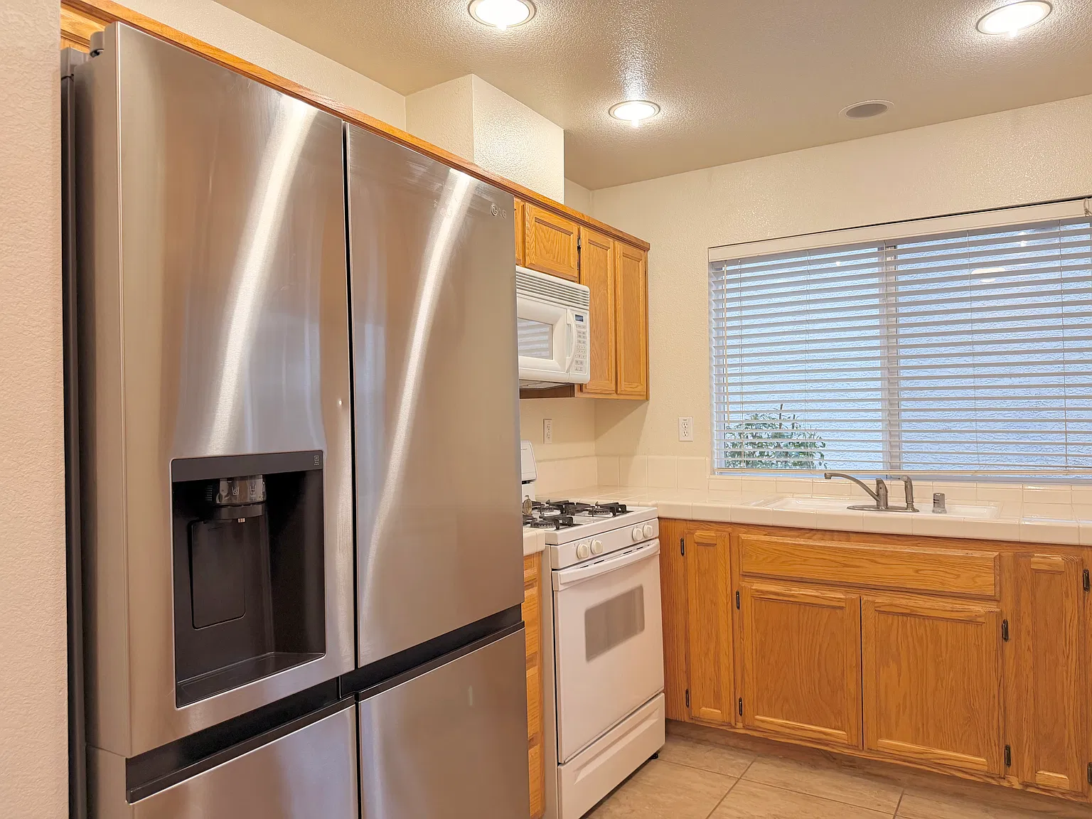 2 bed, 1425 sqft, $2,700 — Photo 4