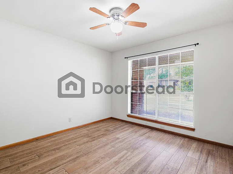 13845 Brook Hollow Blvd — Photo 19