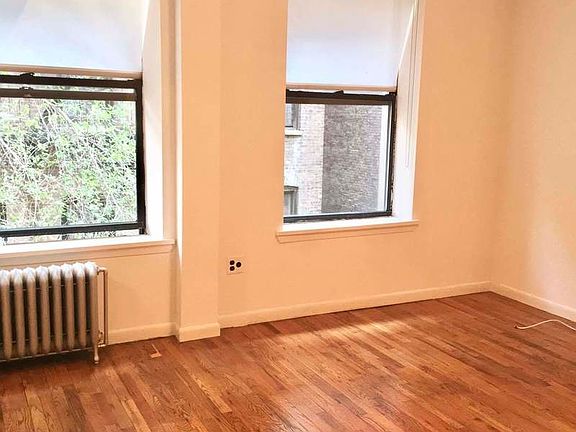 3rd image of 310 W 95th St APT 3C
