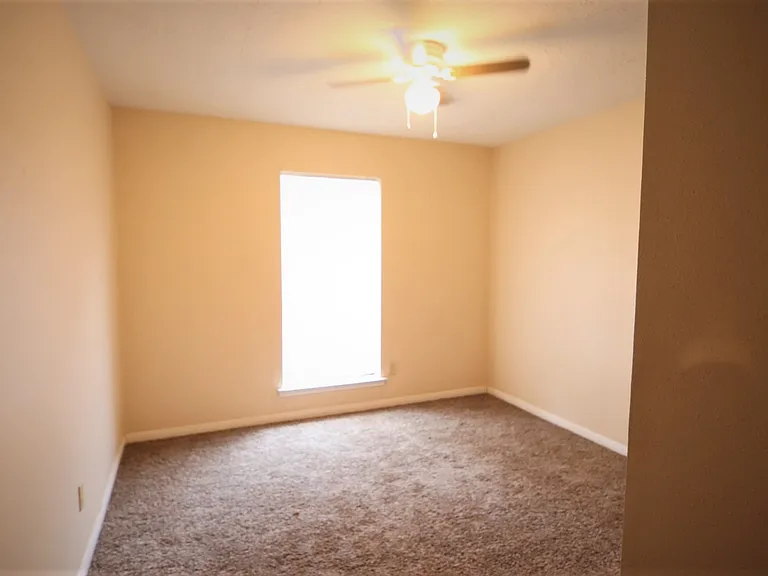 5855 Baird St — Photo 5