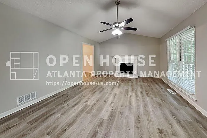 4 bed, 2.0 bath, 1960 sqft, $2,045 — Photo 4