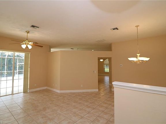 3rd image of 620 SE 19th Ln