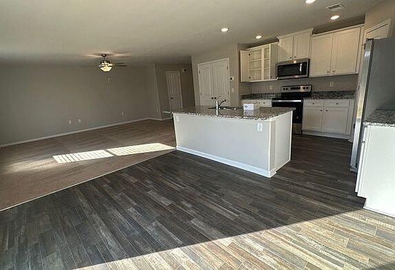 3rd image of 282 Autumn Woods Dr