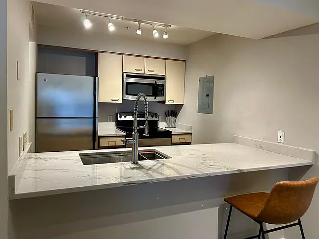 1 bed, 570 sqft, $1,990 — Photo 2