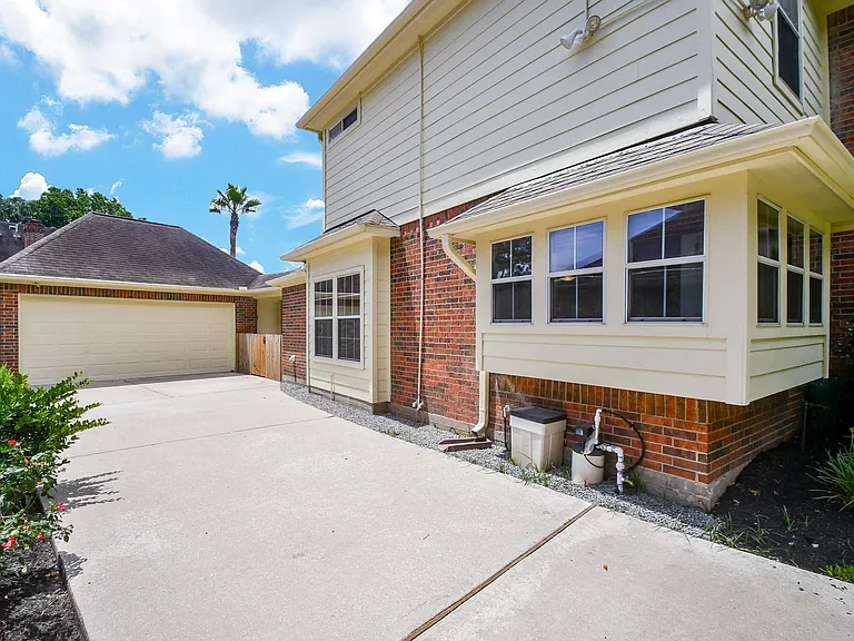 20735 Park Pine Dr — Photo 42