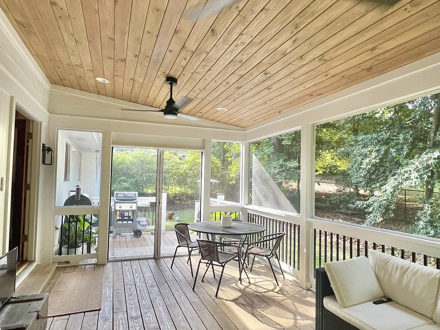 3 bed, 1060 sqft, $2,950 — Photo 3