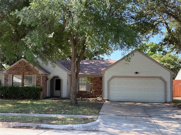 112 Cinnamon Ln, Euless, TX 76039